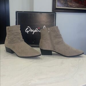 New!! ✨ “Qupid” Women's Grey Ruffle Suede Ankle Boots/ Booties-Size 7